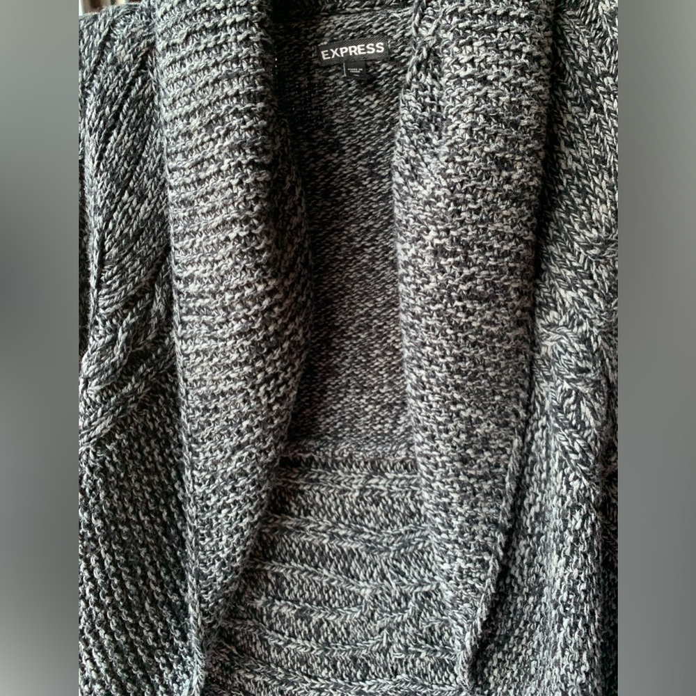 Express Grey/black shirt sleeve sweater cardigan. Size M. - Picture 5 of 9